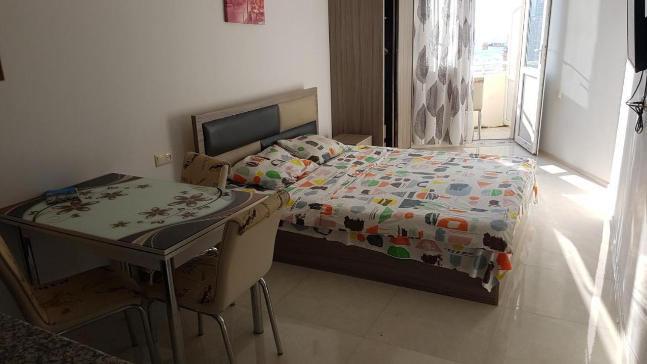 Sky-G Sea View Apartment Batumi Esterno foto